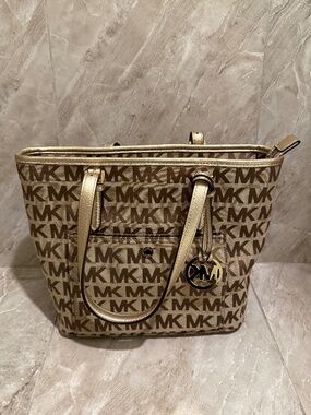Michael Kors Jet Set purse